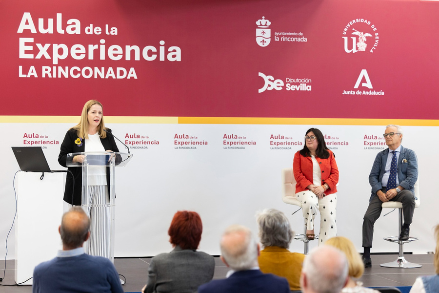Clausura el curso del Aula de la Experiencia de La Rinconada, porque la edad no limita el conocimiento