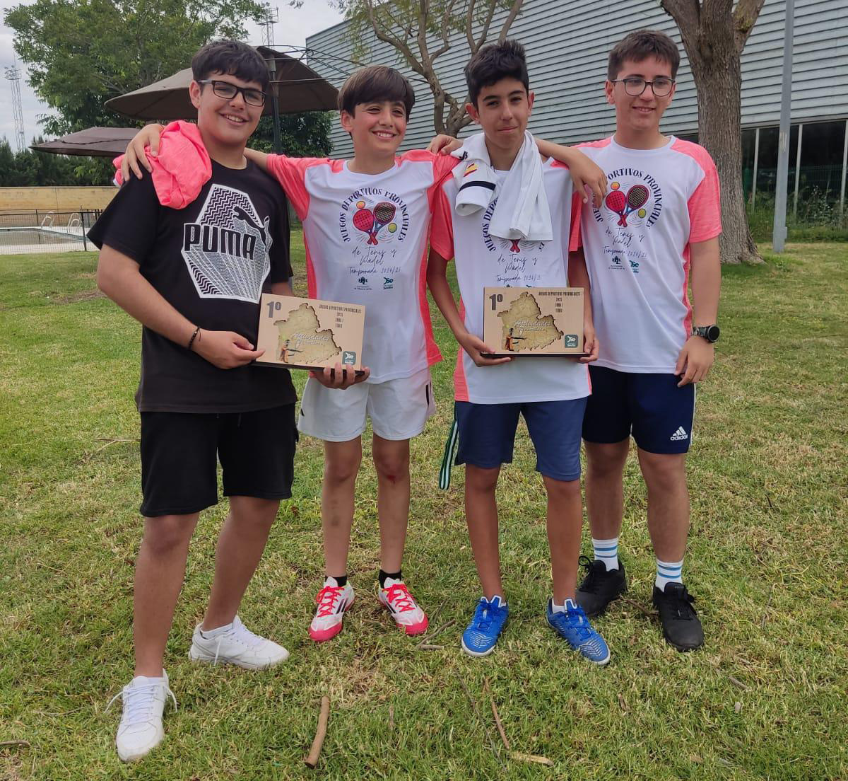 Fabio Cuenca, campeón comarcal de Tenis en categoría Cadete