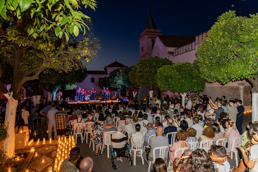 ECOS transforma el casco histórico en pura magia con música y la luz de más de 10.000 velas