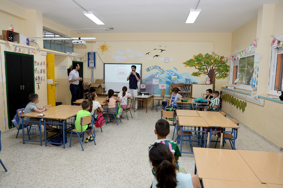 El área de Salud realiza revisiones bucodentales en las aulas