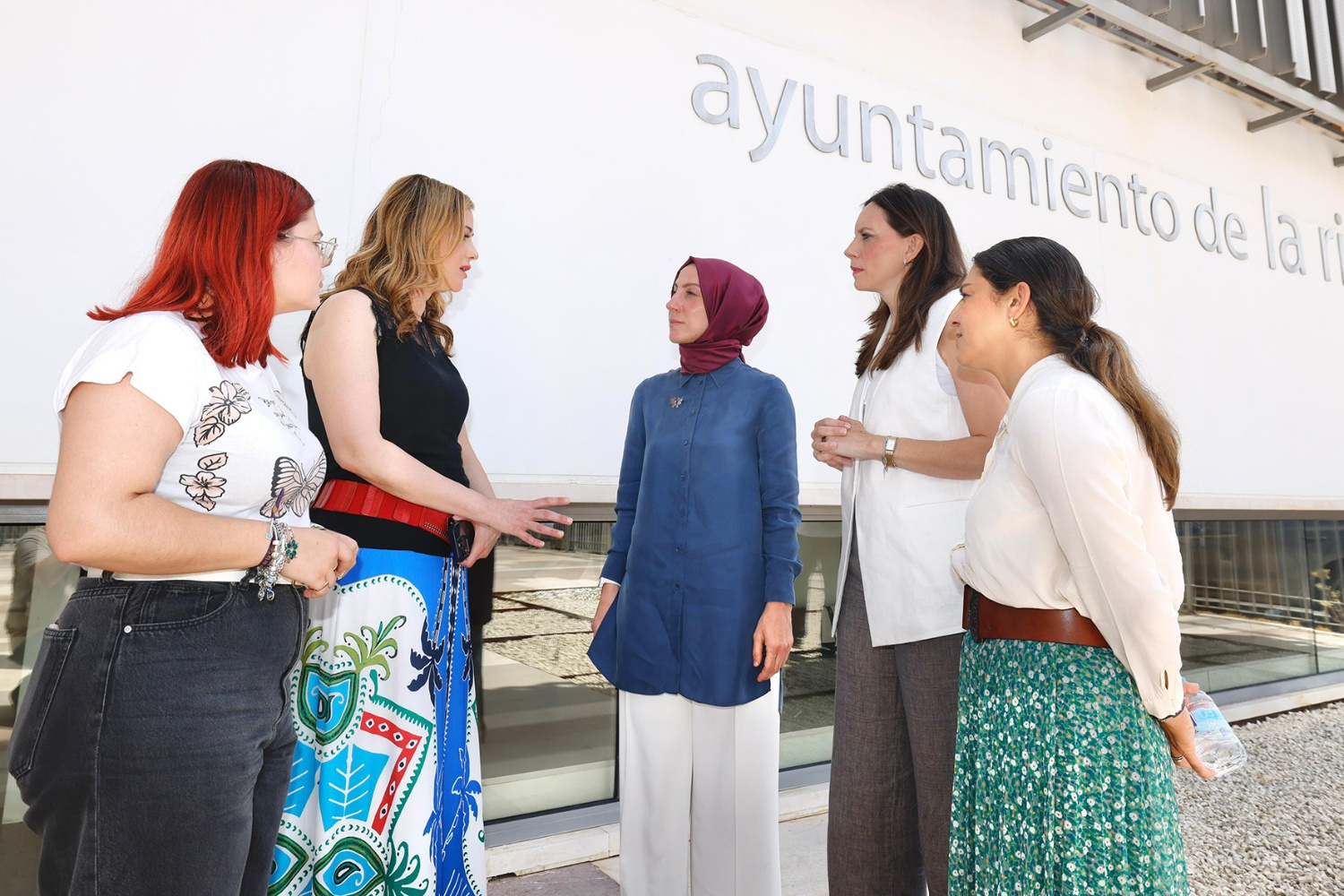 La viceministra de Juventud de Turquía, Safa Koçoglu, visita La Rinconada