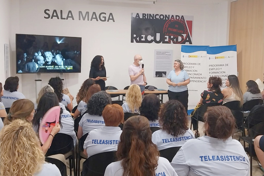 30 personas finalizan los cursos ‘A la vanguardia de las nuevas tecnologías’ y ‘Acompañamiento a la dependencia’