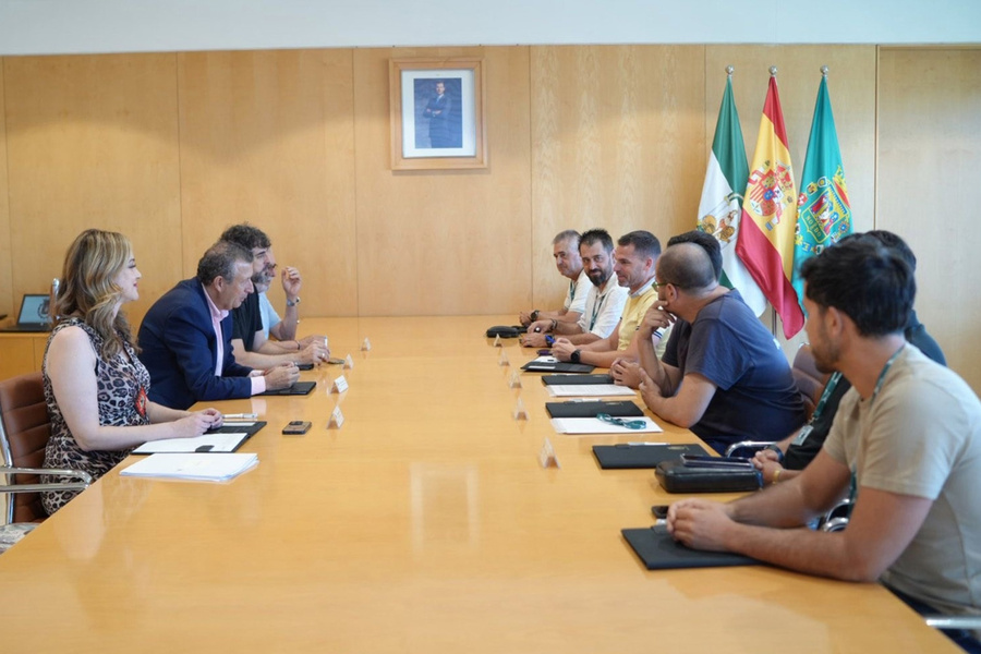 Javier Fernández traslada el apoyo al Comité de Empresa de Alestis en sus reivindicaciones