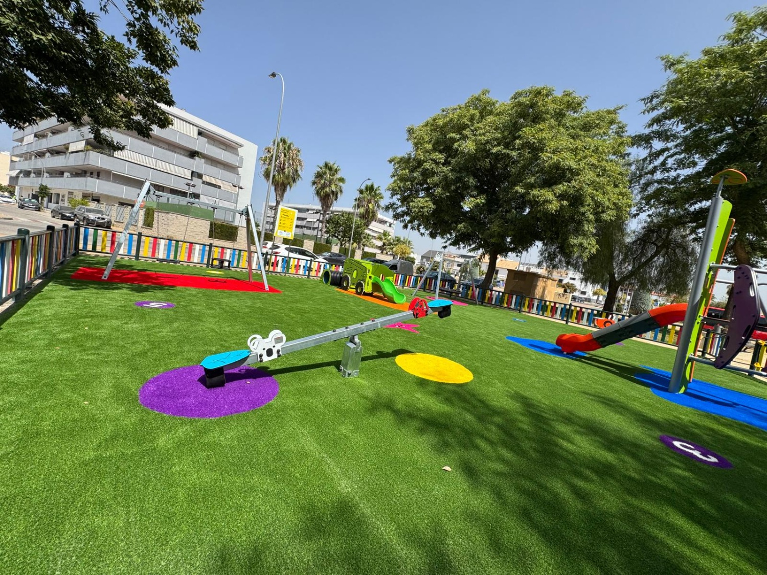 Infraestructuras Públicas renueva la zona infantil del parque II República