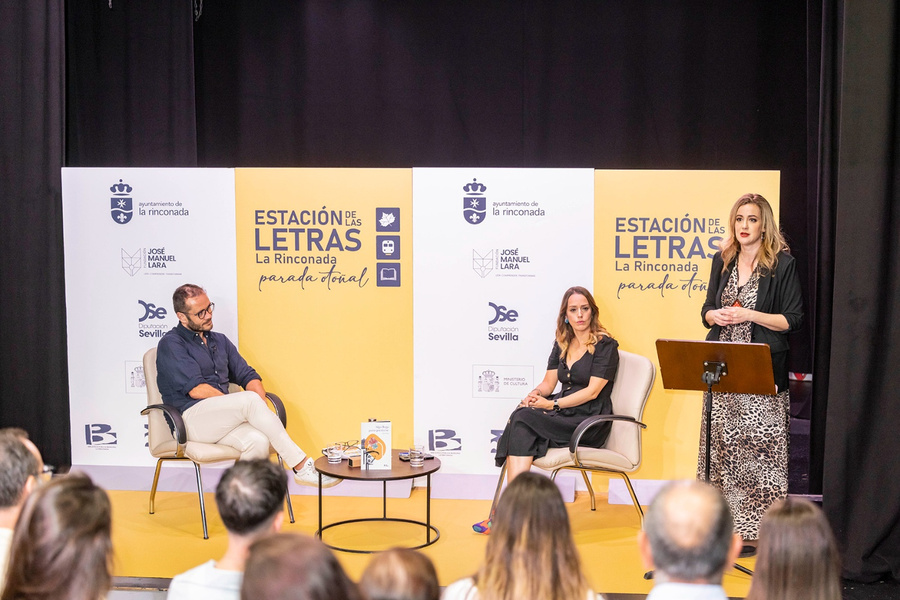 Pepa Violeta: “Lo bonito de la poesía es compartirla y disfrutarla con más gente”