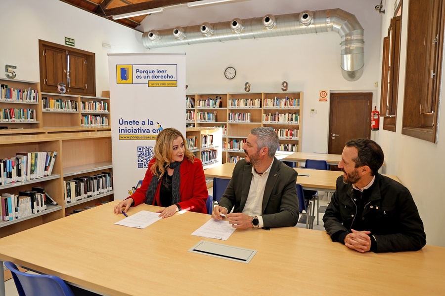 La Rinconada, primer municipio que se adhiere a la Iniciativa ‘Porque Leer es un Derecho’ en el Día de las Librerías