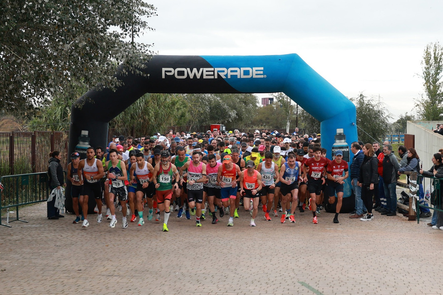 La lluvia no desluce una Media Maratón, que exhibe el músculo deportivo de La Rinconada