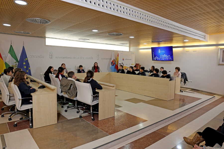 El derecho a servicios esenciales, a vivir en entornos seguros y limpios y a ser niño, temas fundamentales de los Plenos Infantiles