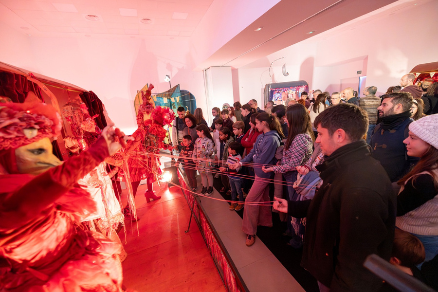 Éxito de público con el universo poético de ‘Les Irréels’ en La Rinconada