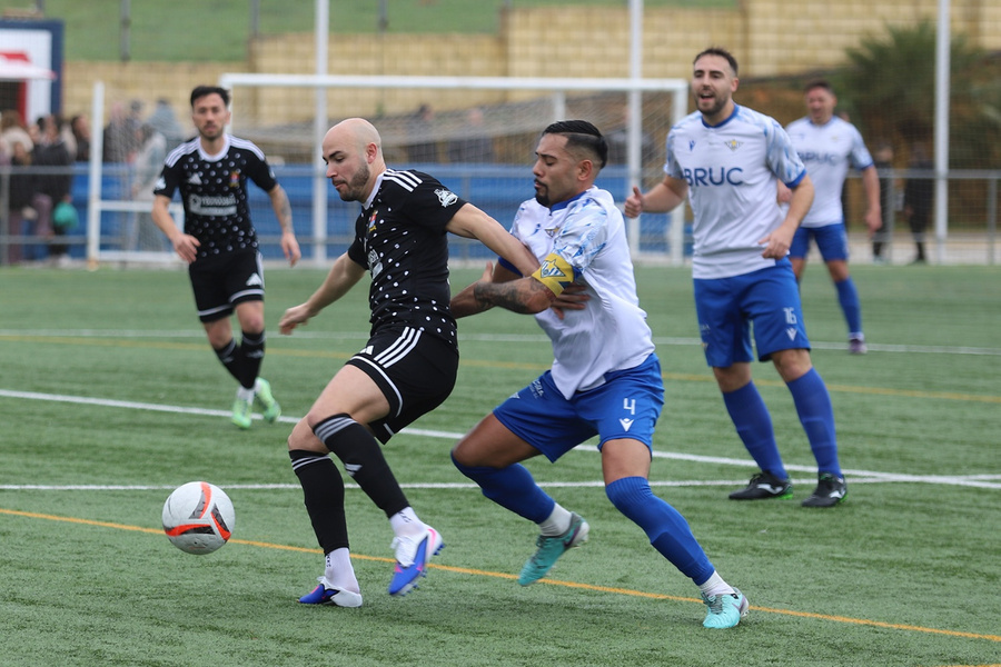 1-3: Lobo lo mantiene en la lucha