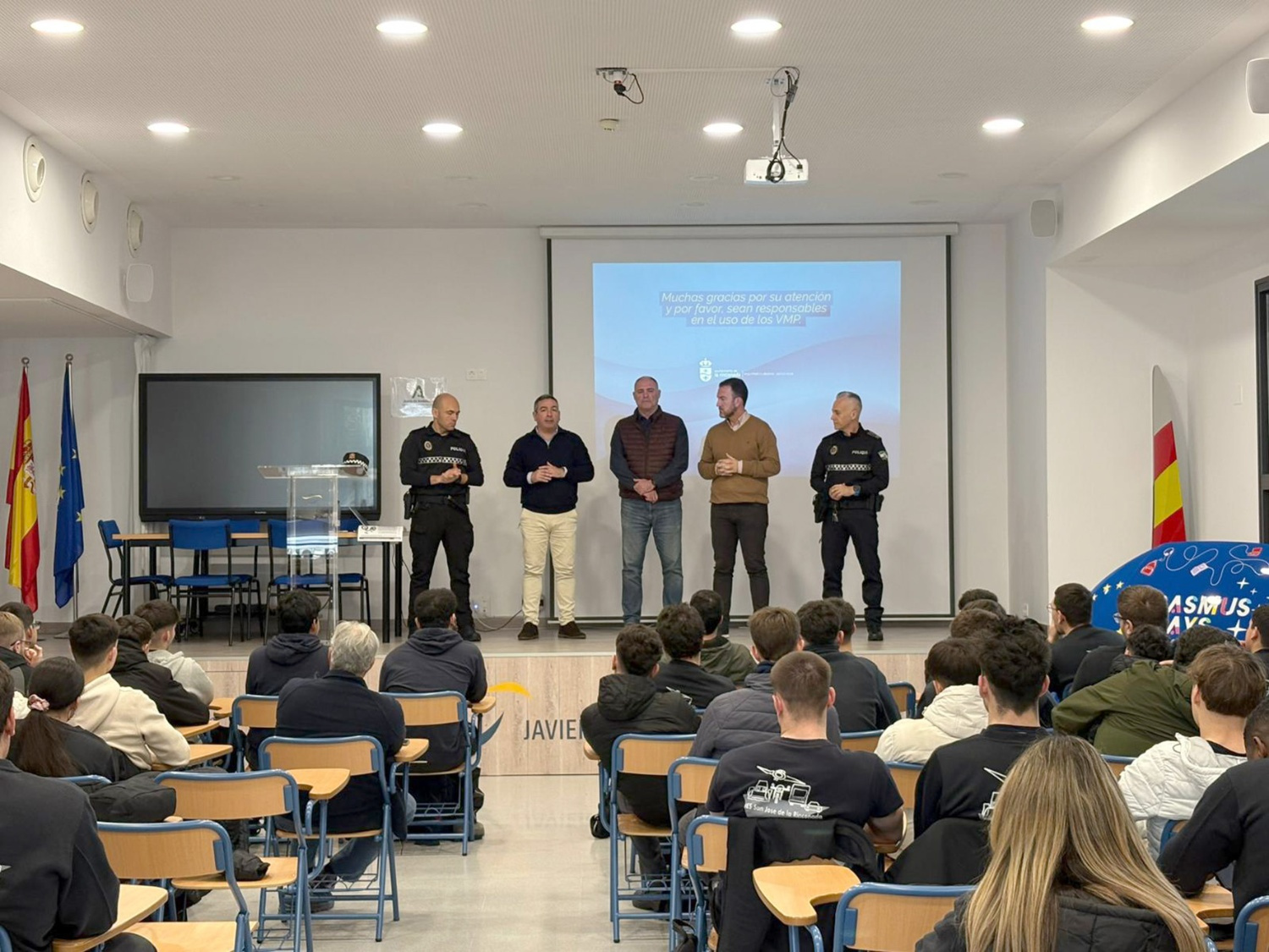 La Policía Local forma a jóvenes sobre el uso del patinete eléctrico