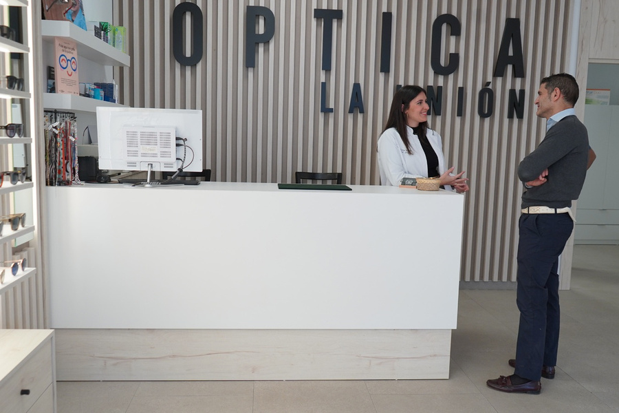 Teresa Valdés toma las riendas de Óptica La Unión y refuerza la salud visual en San José