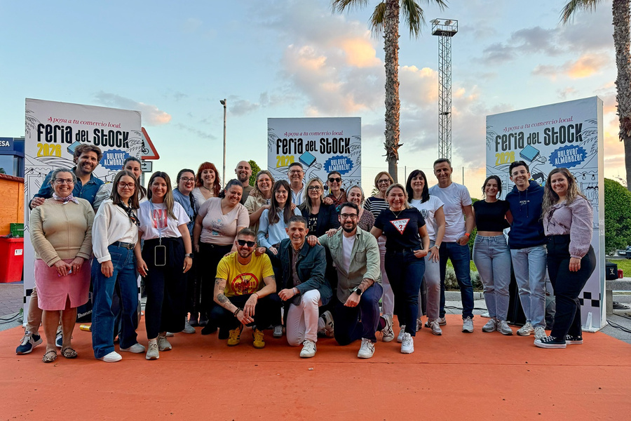 El comercio local toma la calle y convierte la Feria del Stock en el gran punto de encuentro de La Rinconada