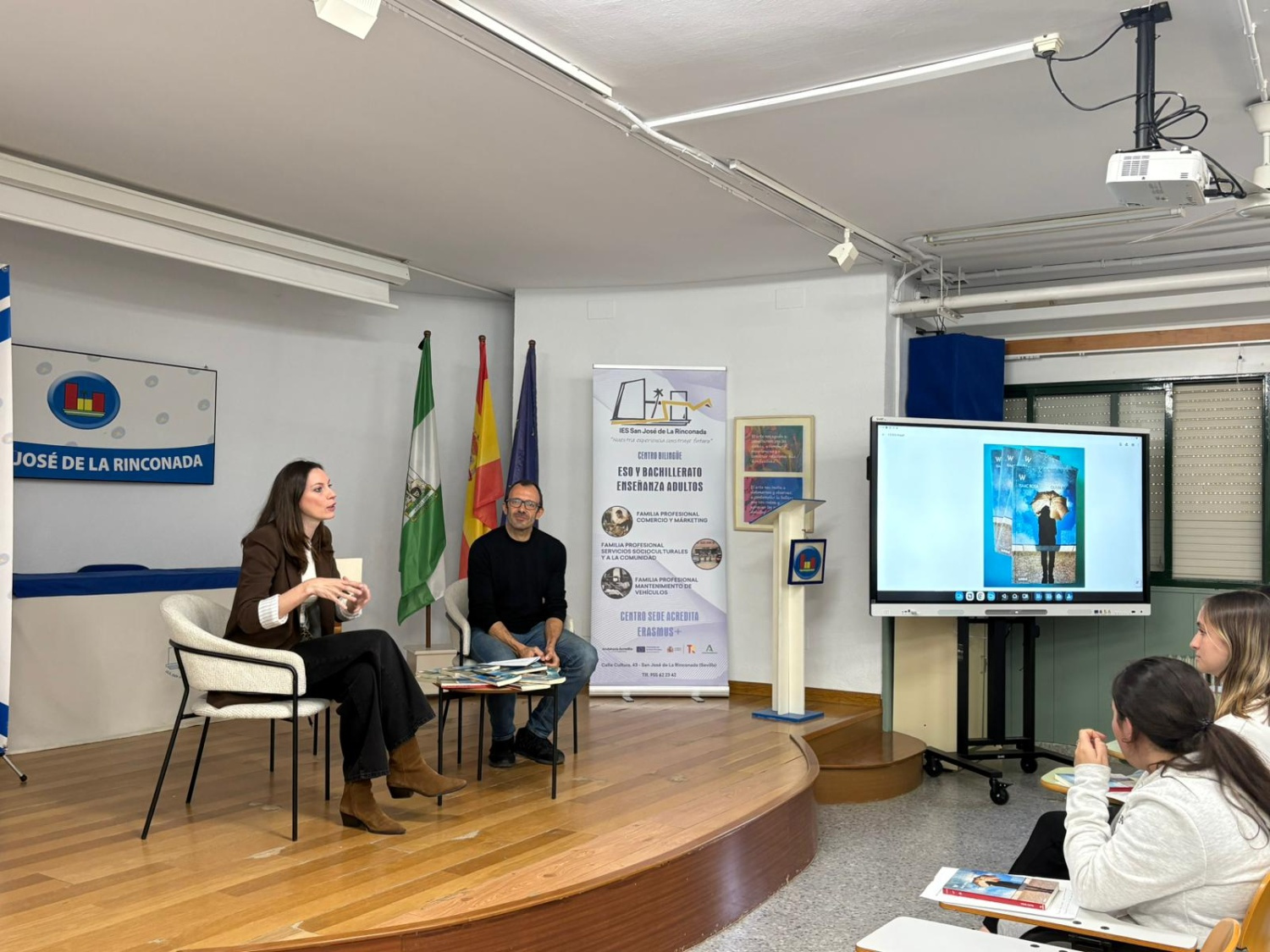 Isaac Rosa visita el IES San José de La Rinconada por ‘El placer de leer’