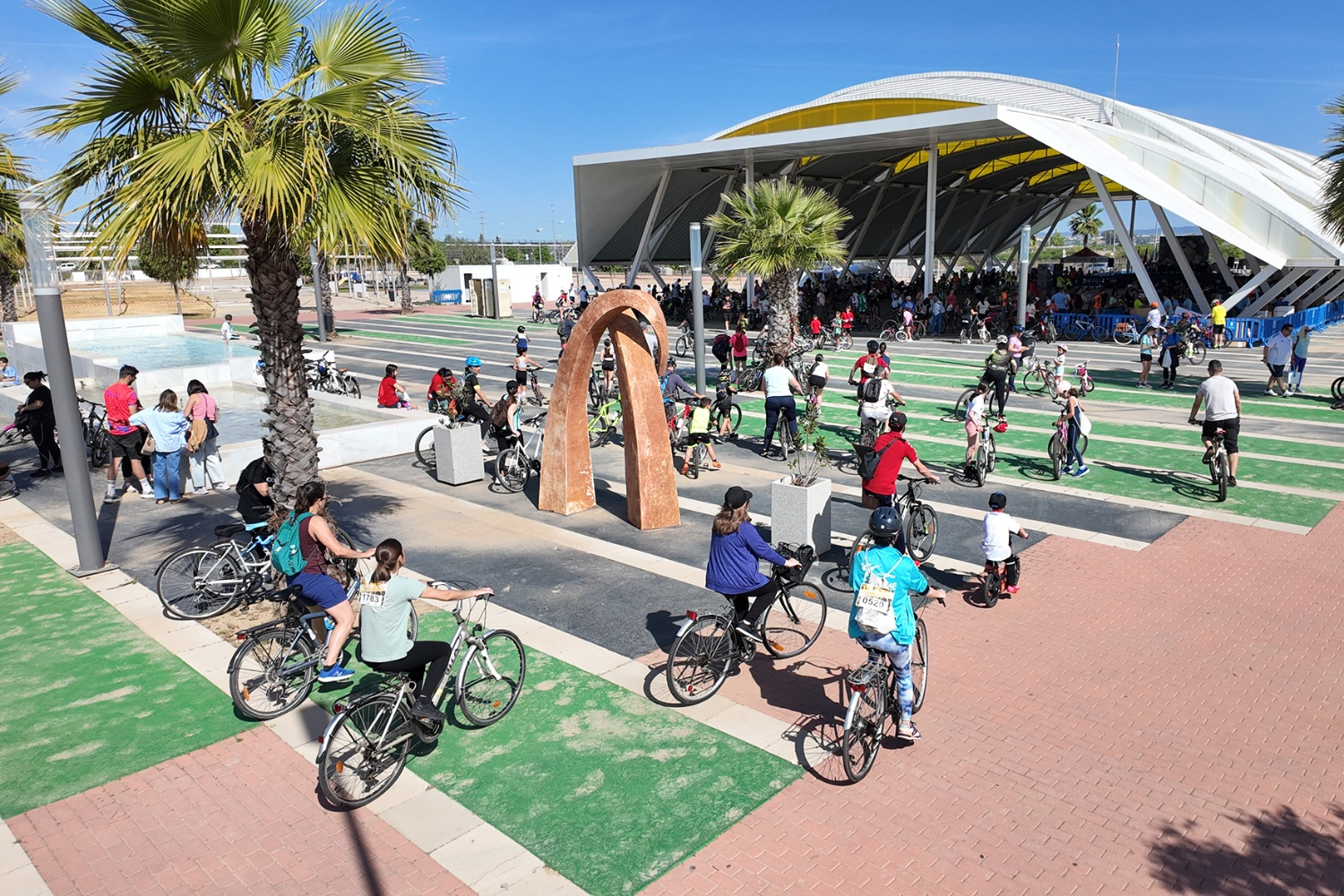 Más de 2.000 personas celebran en La Rinconada el Día de la Bicicleta
