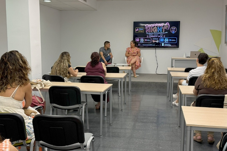 Comercio presenta la nueva Shopping Night para dinamizar las noches de verano en La Rinconada
