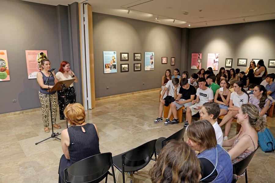 La exposición ‘Tres generaciones’ recompone la memoria local desde la cotidianeidad