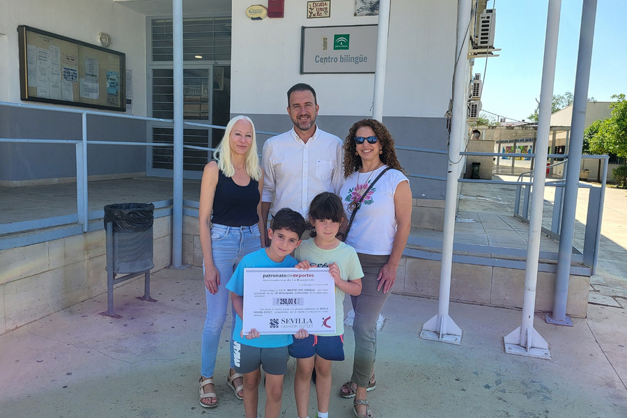 Reconocimiento al colegio Maestro Pepe González por su participación en las XII Miniolimpiadas de Oro