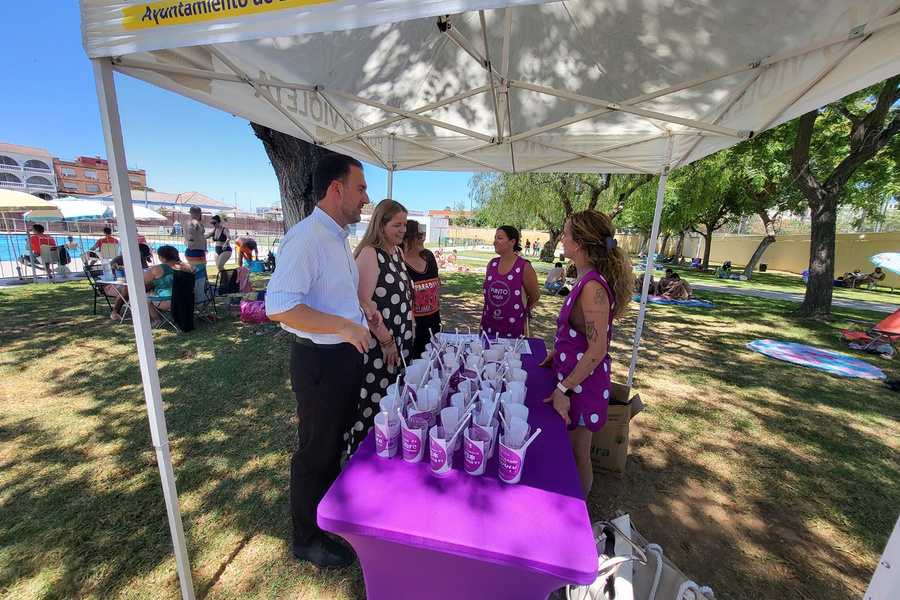 El Punto Violeta llega a las piscinas municipales
