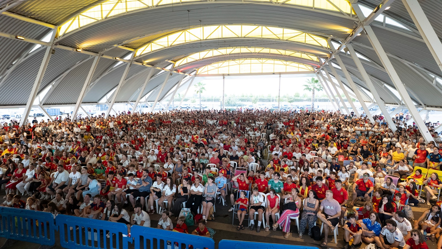 Más de 2.000 personas disfrutan en ‘El Abrazo’ del pase de España a la Final del Mundial