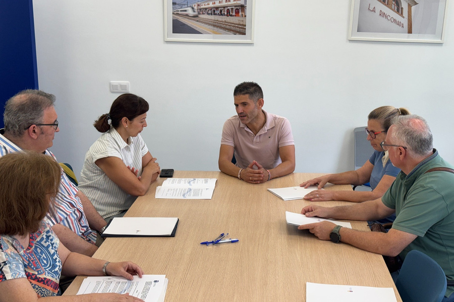 El Ayuntamiento firma los convenios de colaboración con las papelerías locales
