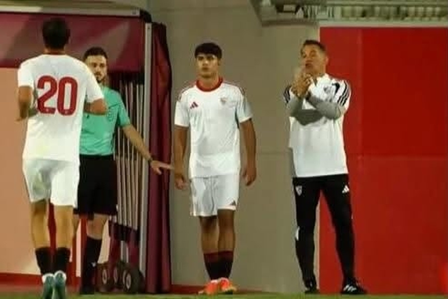 Hugo Ortiz debuta con el primer equipo del Sevilla