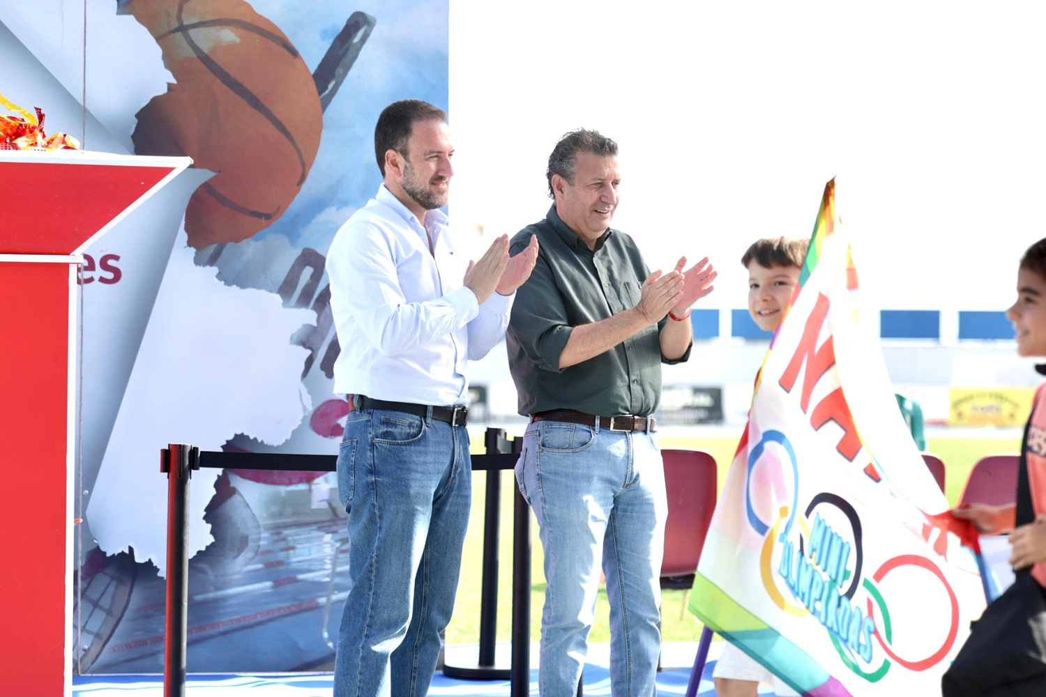 La Rinconada se une para clamar contra la agresión homófoba por Redes Sociales a un concejal
