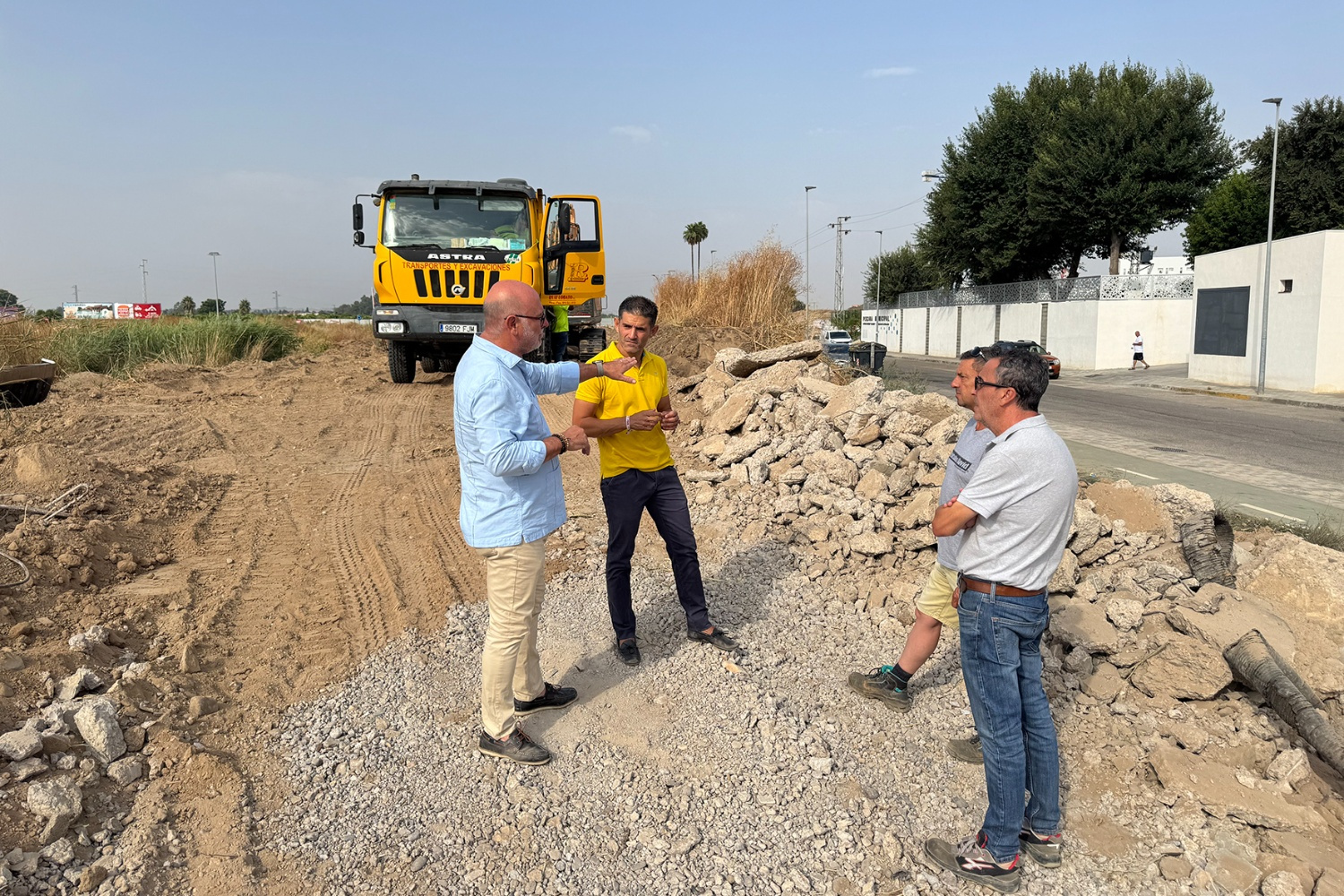 El Ayuntamiento inicia la demolición del canal de regantes para continuar la mejora del acceso al nú