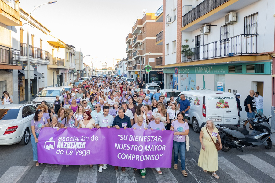 Más de 3.500 dorsales vendidos y cientos de vecinos caminan juntos en la 9º Marcha por la Memoria ‘La Rinconada con el Alzheimer’