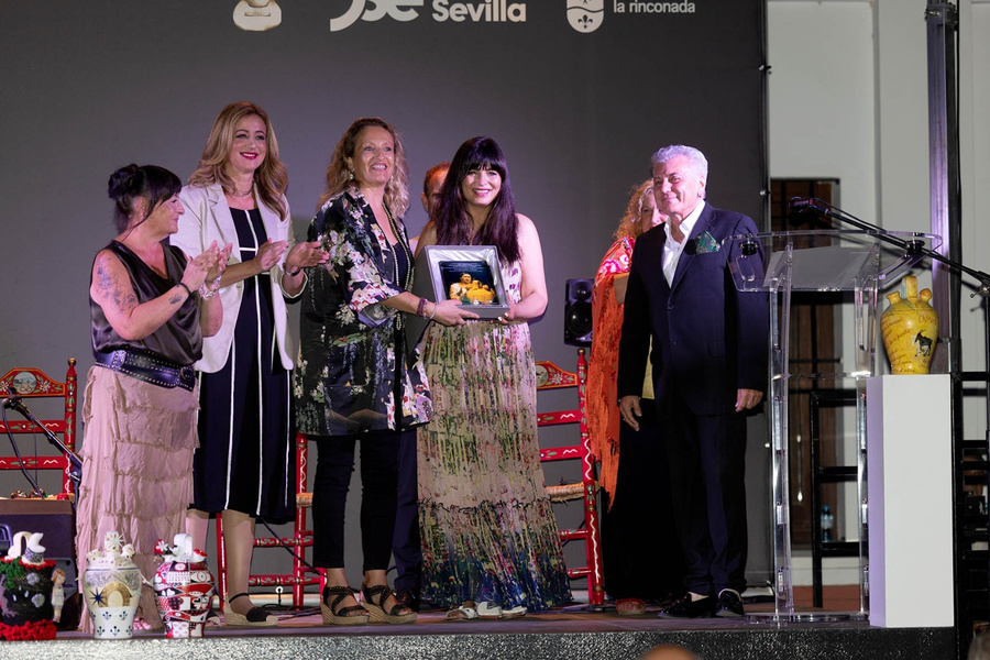El Festival de Cante Flamenco El Búcaro reconoce la labor de difusión de Jafelín Helten, fundadora de ExpoFlamenco, en su 43º edición