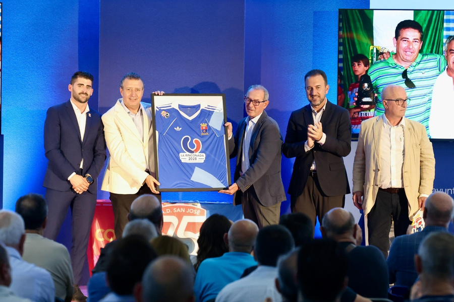 La Agrupación Deportiva San José rinde homenaje a sus socios históricos en su 75 aniversario