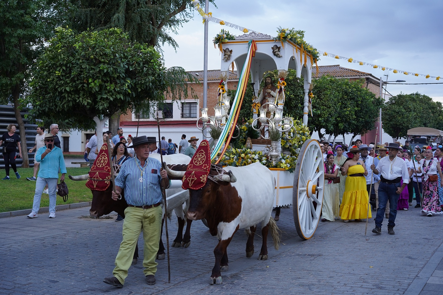 Amarillo y blanco revisten una nueva Romería de San Isidro