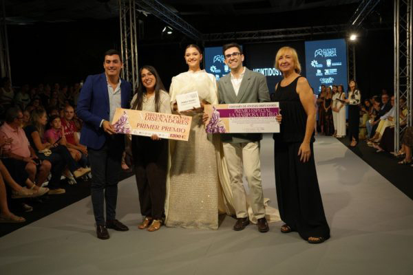 El diseñador rinconero Javier Requena logra el primer premio del Certamen de Jóvenes Diseñadores de 