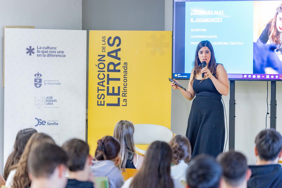 May R. Ayamonte: “No sólo leemos porque lo pasamos bien, también porque es una manera de evadirnos de la realidad”